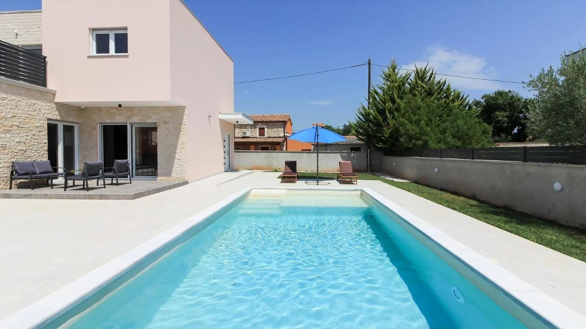 Ferienhaus Mit Privatpool Fuer 10 Personen Ca 220 Qm In Sisan, Istrien Suedkueste Von Istrien Sisan