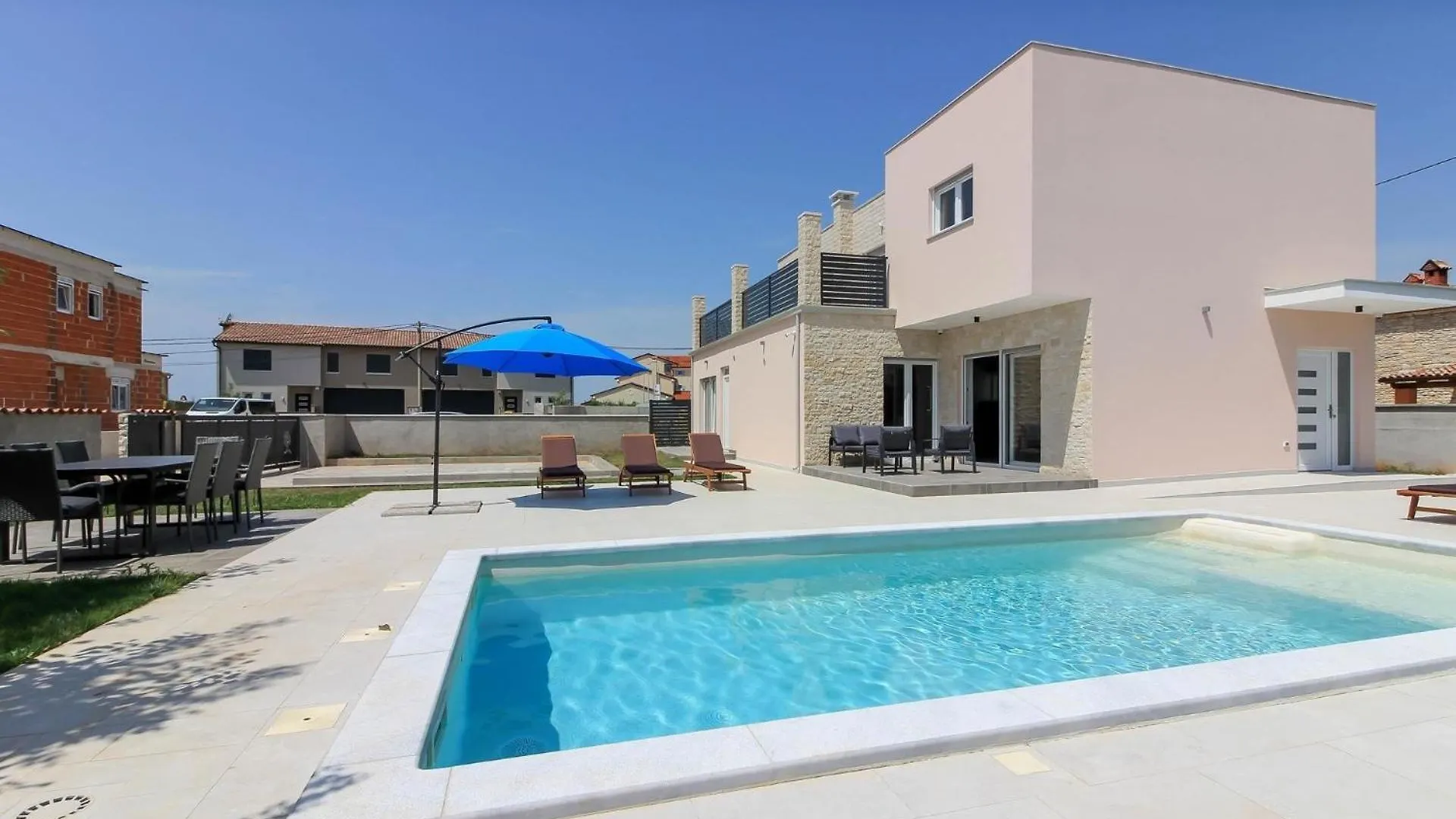 Ferienhaus Mit Privatpool Fuer 10 Personen Ca 220 Qm In Sisan, Istrien Suedkueste Von Istrien
