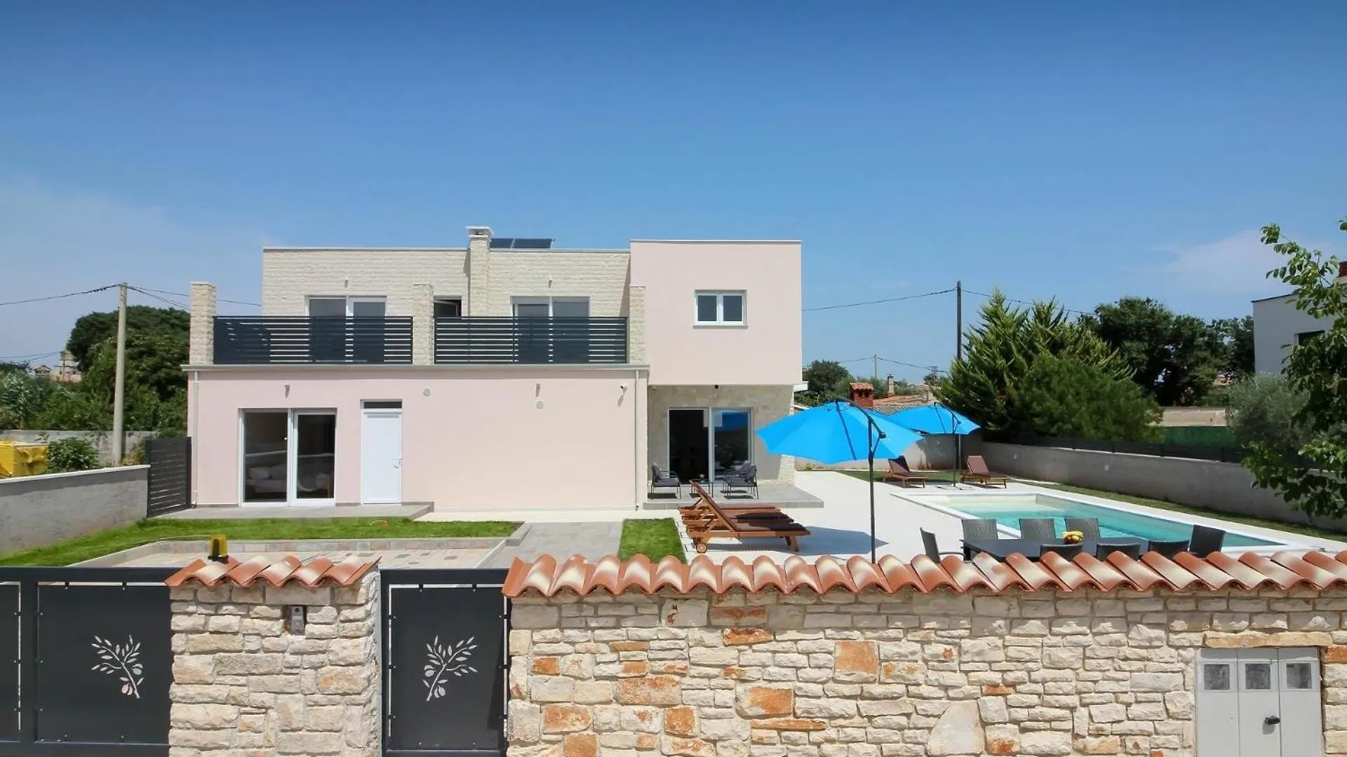 Ferienhaus Mit Privatpool Fuer 10 Personen Ca 220 Qm In Sisan, Istrien Suedkueste Von Istrien