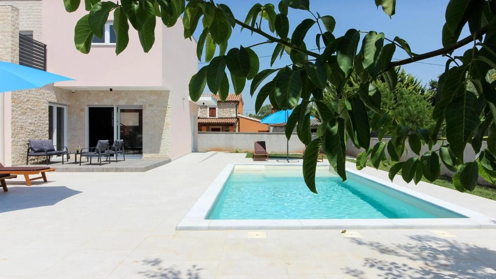 Ferienhaus Mit Privatpool Fuer 10 Personen Ca 220 Qm In Sisan, Istrien Suedkueste Von Istrien 0*, Sisan